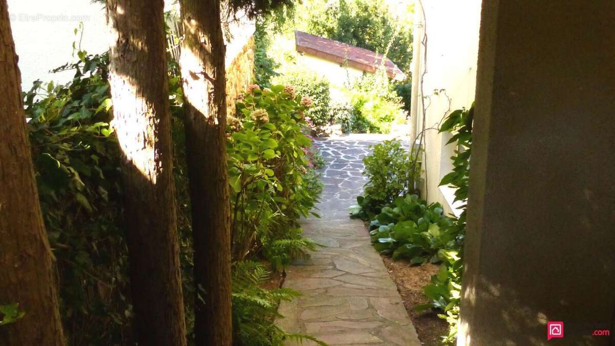 Maison à SAINT-REMY-LES-CHEVREUSE