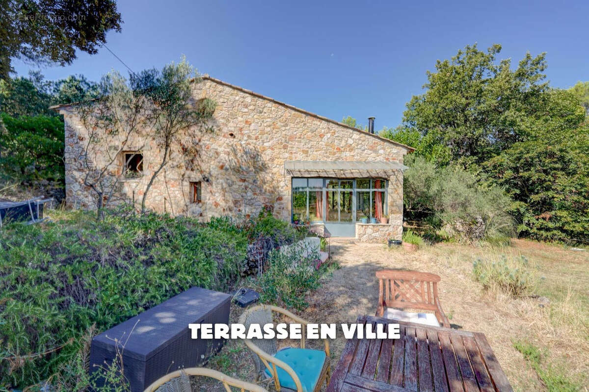 Maison à ENTRECASTEAUX