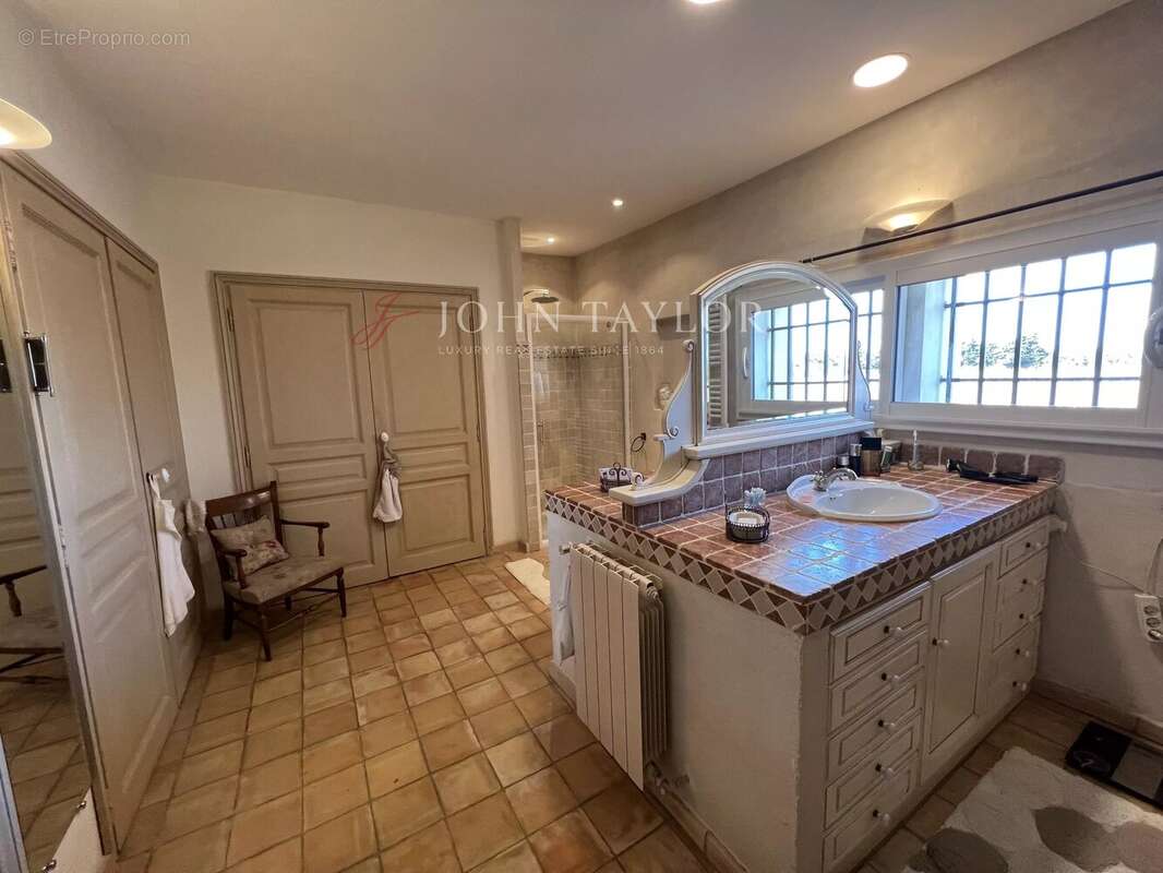 Maison à L'ISLE-SUR-LA-SORGUE