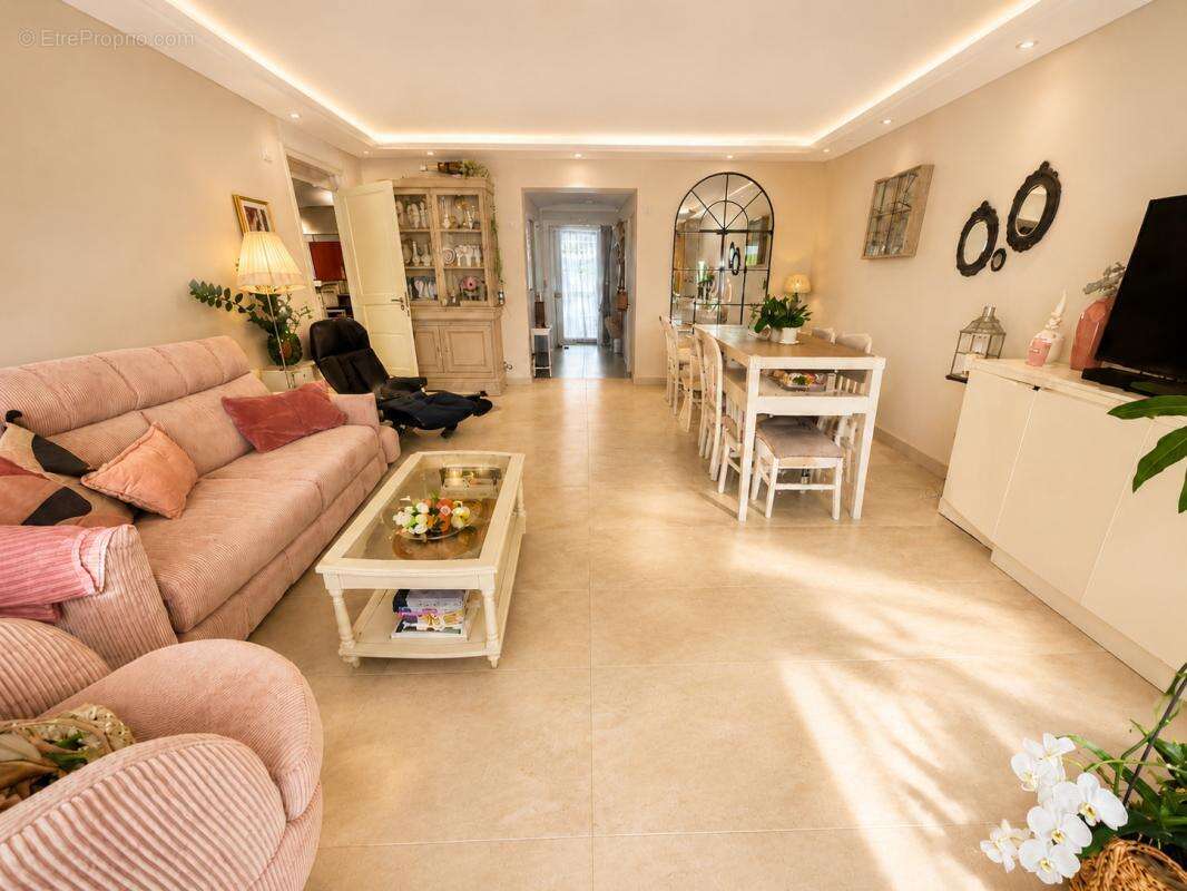 Appartement à VILLENEUVE-LOUBET