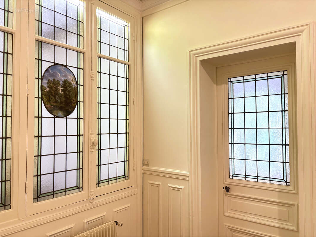 Appartement de caractère   immeuble haussmannien - photo 4