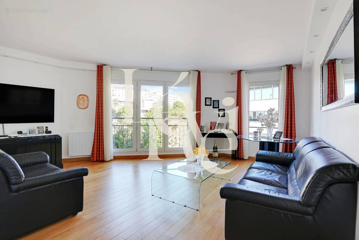 Appartement à CHARENTON-LE-PONT