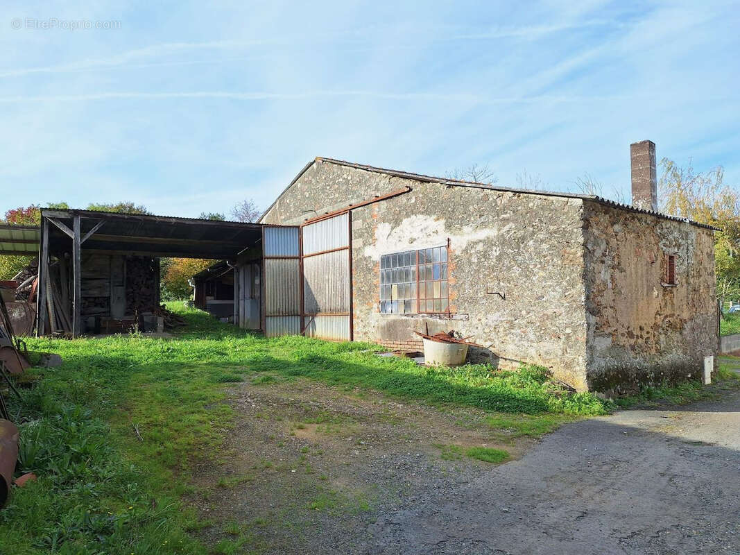 Jolie maison en pierre à rénover - photo 9