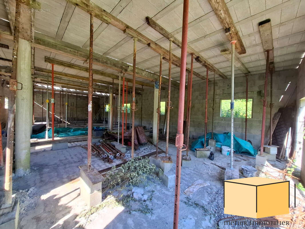 Appartement à CRESSIN-ROCHEFORT