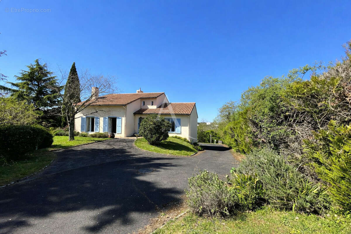 Maison à BUXEROLLES