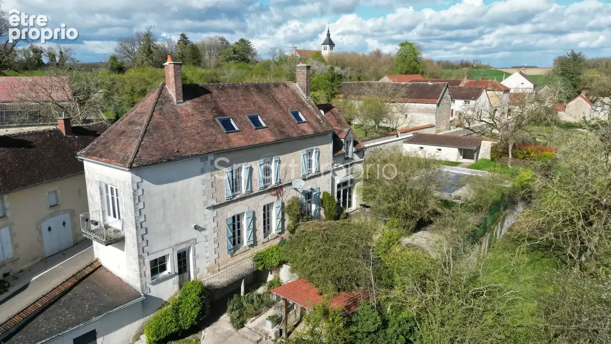 Maison à NOYERS
