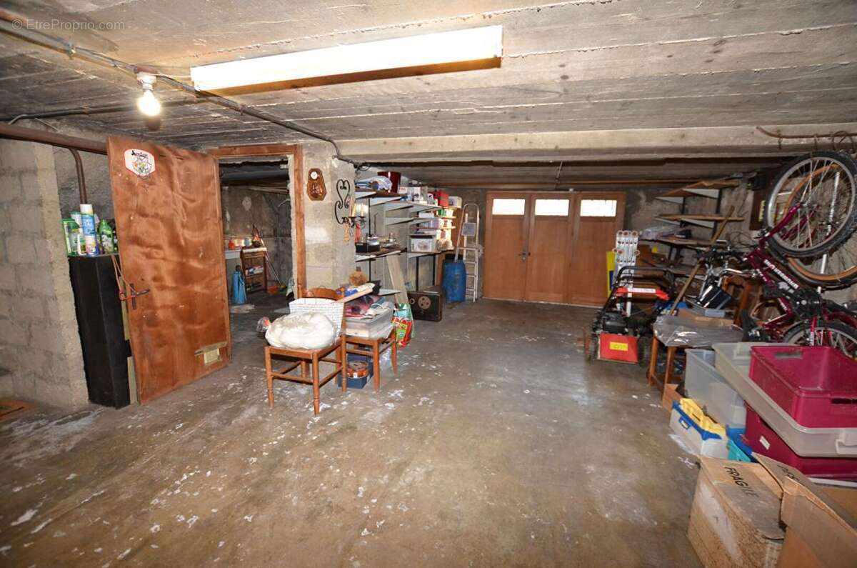 Maison à SAINTE-GENEVIEVE-DES-BOIS