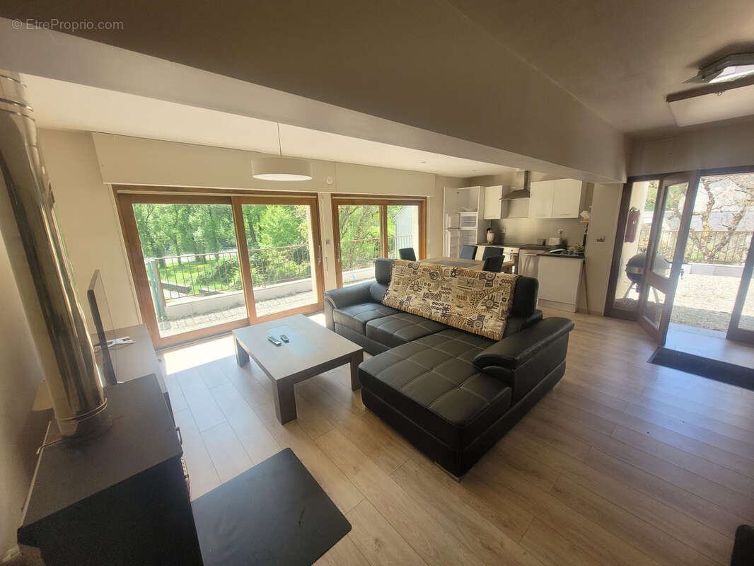 Maison avec très grand garage-atelier au bord du Lot (Cassaniouze, 15) - photo 4