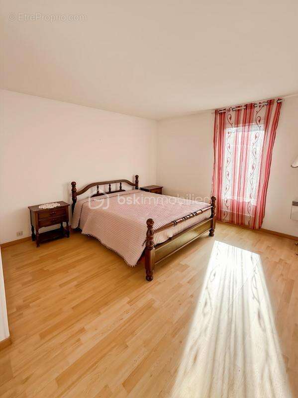 Maison à MOISSY-CRAMAYEL