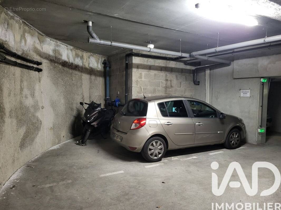 Photo 1 - Parking à LA ROCHELLE