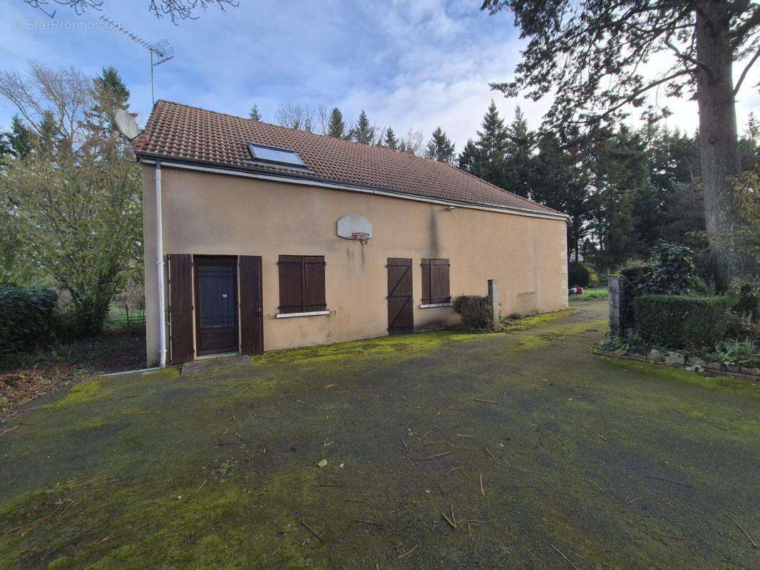 Maison à MONTGIVRAY