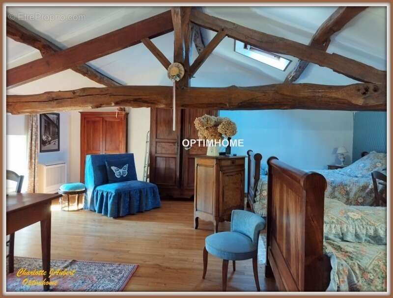 Maison à MONTMOREAU-SAINT-CYBARD