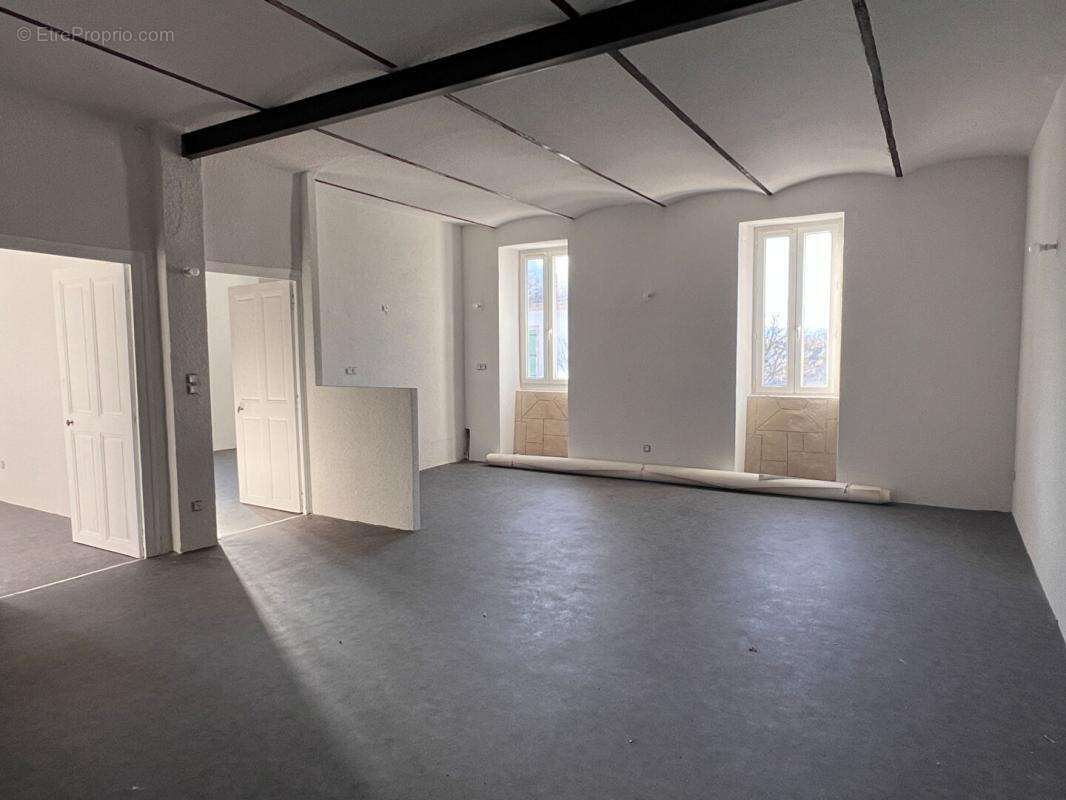 Ensemble immobilier comprenant 5 appartements proche de Barjac - photo 3