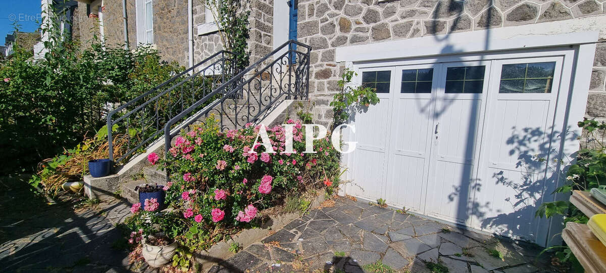 St-BRIEUC, quartier résidentiel, maison de caractère à vendre - photo 2
