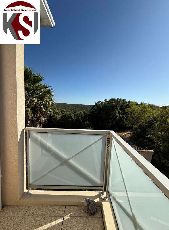 Appartement à SEILLONS-SOURCE-D'ARGENS
