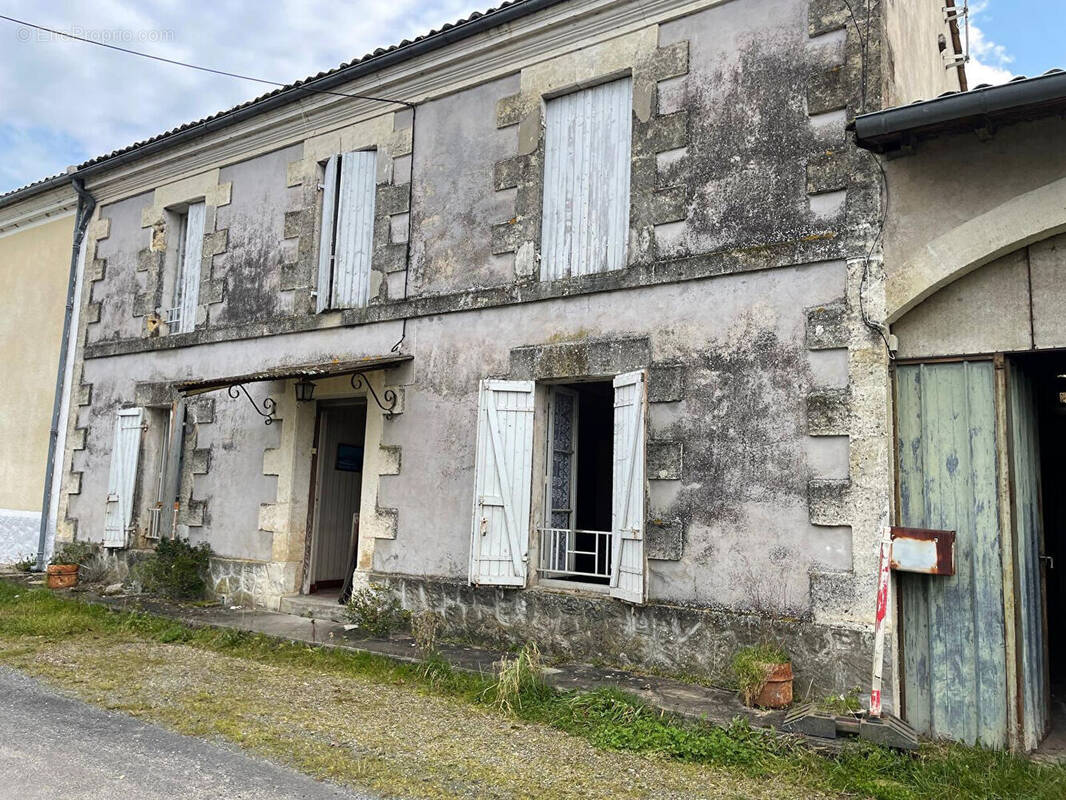Maison à GENSAC