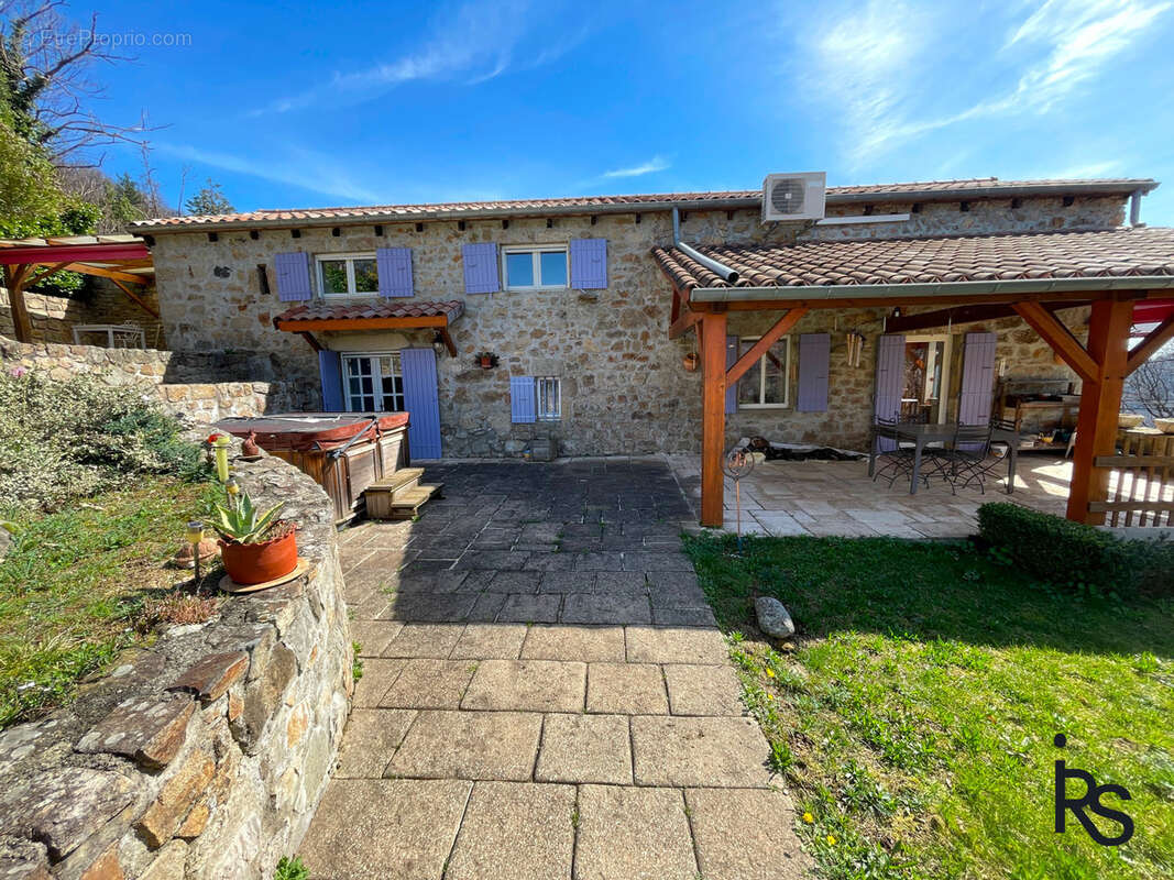 Maison à ANTRAIGUES-SUR-VOLANE