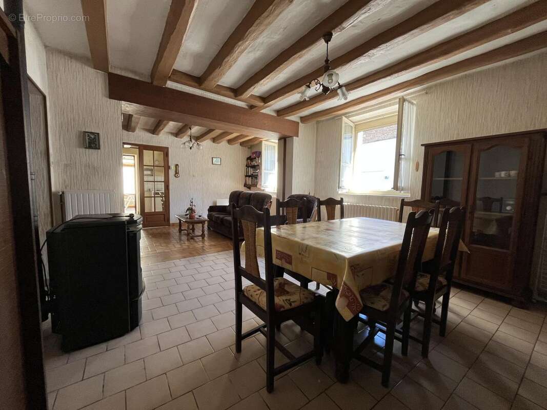 Maison à NUILLE-LE-JALAIS