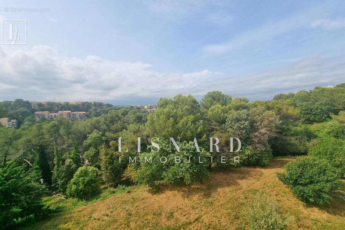 Appartement à VALLAURIS