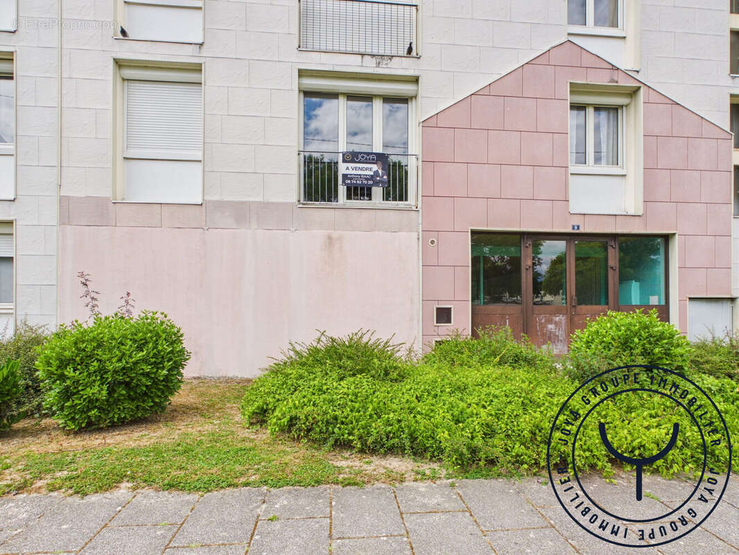 Appartement 53 m² à La Chapelle-Saint-Luc  - photo 7