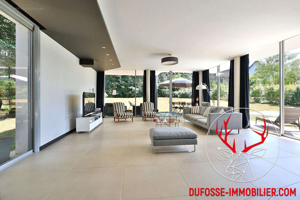 Maison à CHARBONNIERES-LES-BAINS