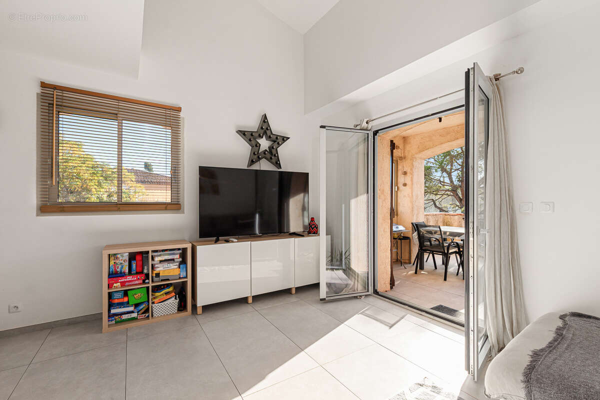 Appartement à MOUANS-SARTOUX