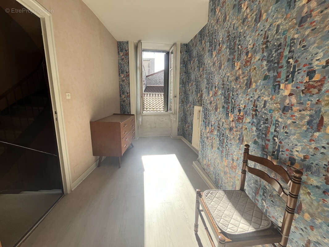 Maison à SAINT-BONNET-LE-CHATEAU