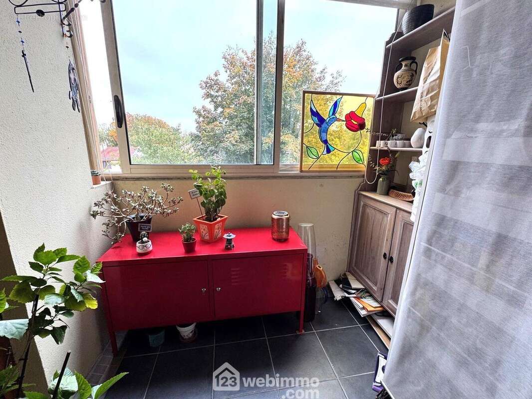 ... donnant sur une belle loggia - Appartement à RIS-ORANGIS