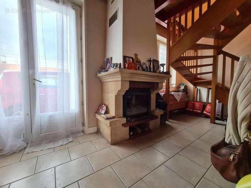 Maison à SAINT-YRIEIX-SUR-CHARENTE