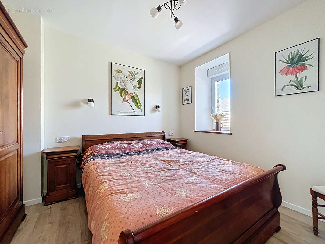 Maison à SAINT-MAURICE-EN-COTENTIN