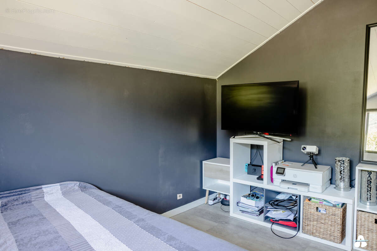 Maison à CRANVES-SALES