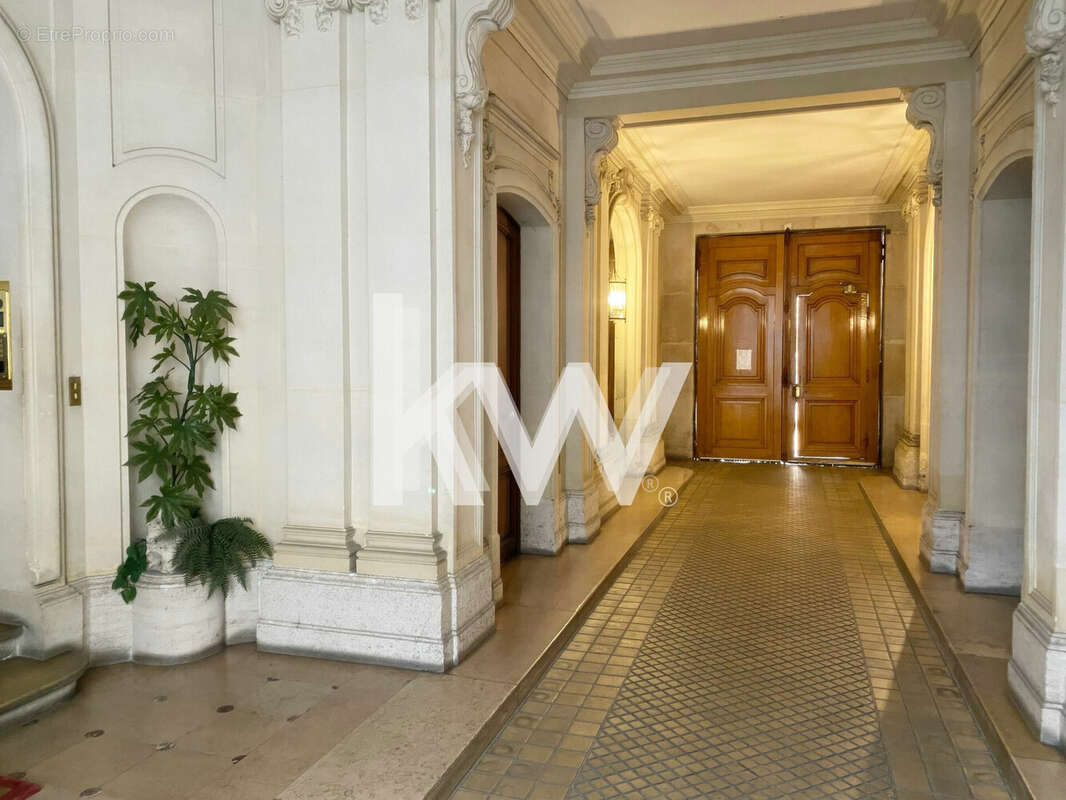 Appartement à PARIS-17E