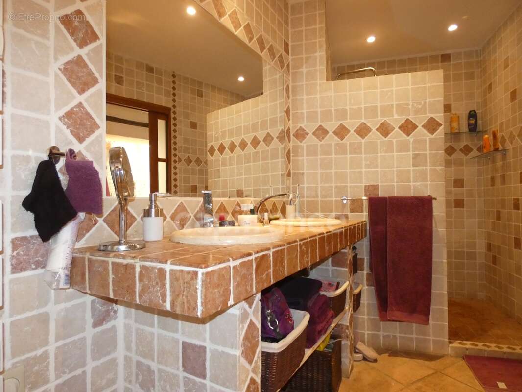 Laudun-maison de village 90m² avec cour et terrasse - photo 13