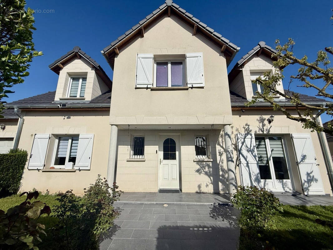 Maison à COMPERTRIX