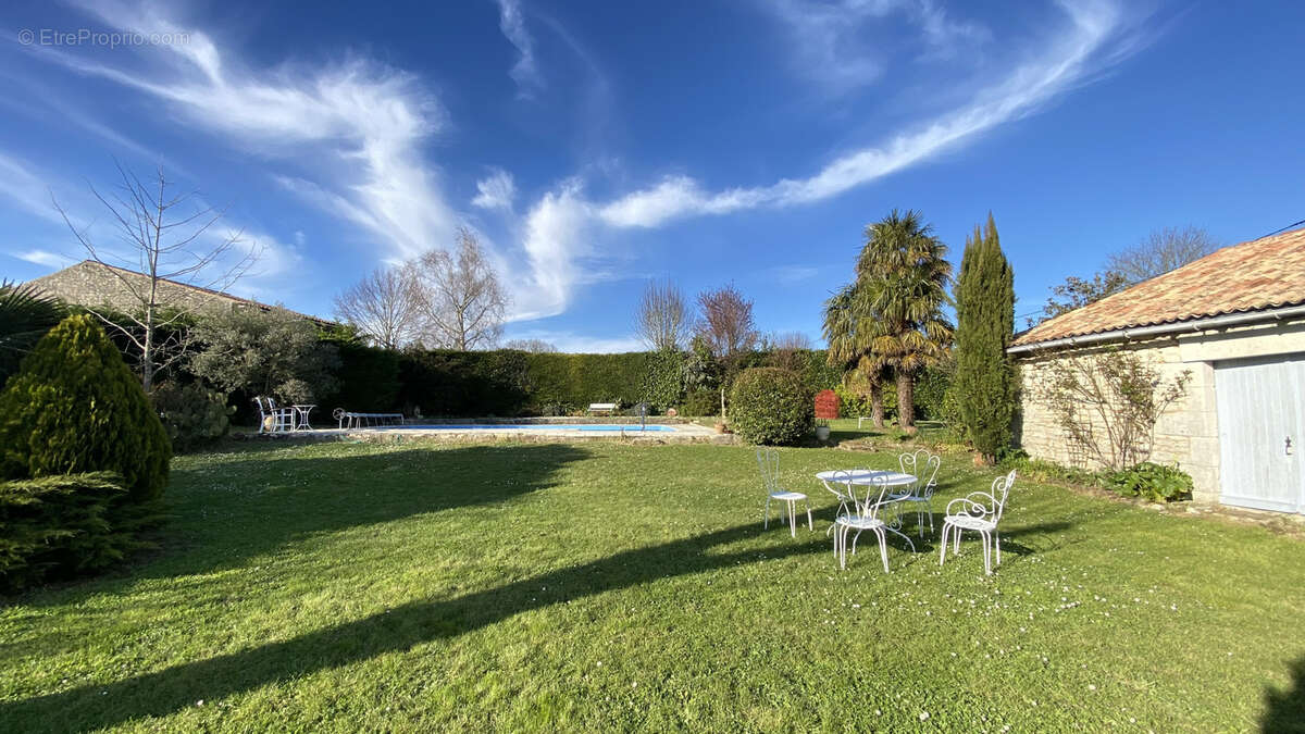 Maison à BOUTENAC-TOUVENT