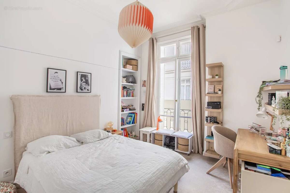 Appartement à PARIS-16E
