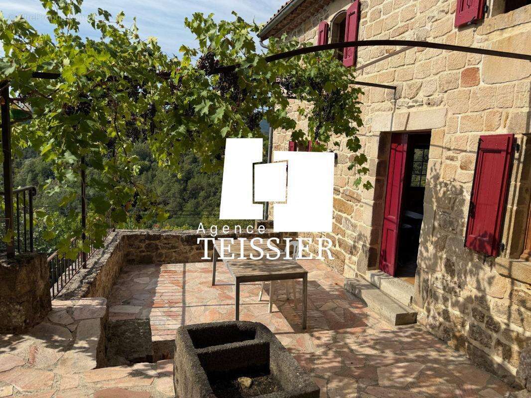 Maison à SAINT-PIERRE-SAINT-JEAN