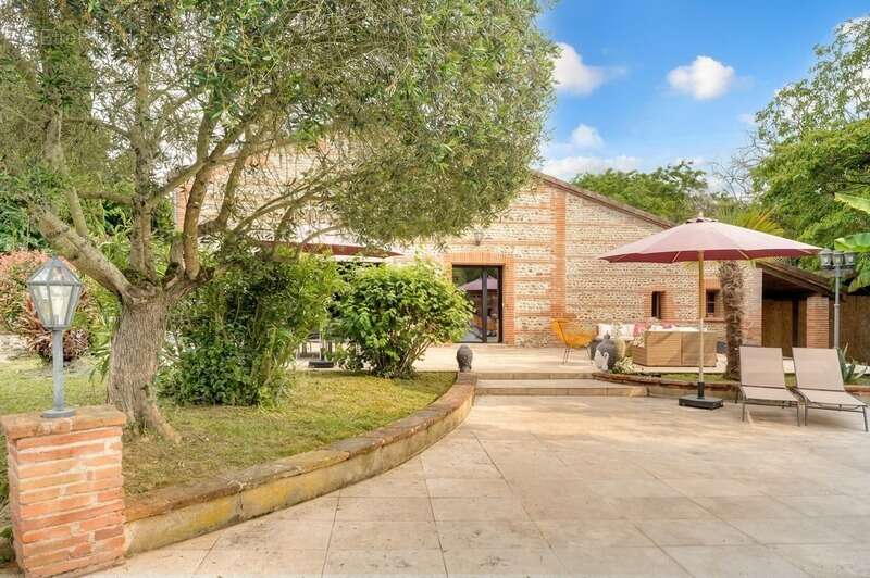 LAGRÂCE-DIEU – Charmante toulousaine familiale de 215 m² avec piscine sur un terrain de 1 500 m² - photo 2