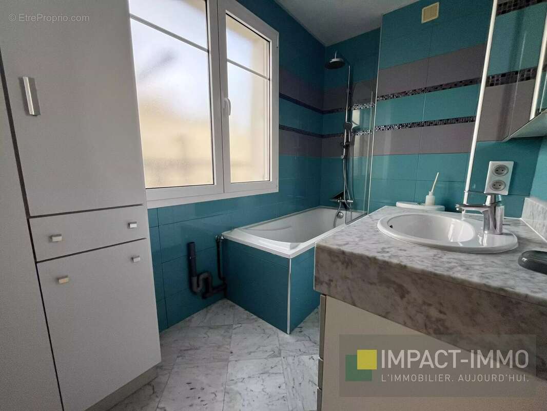 Appartement à COURBEVOIE