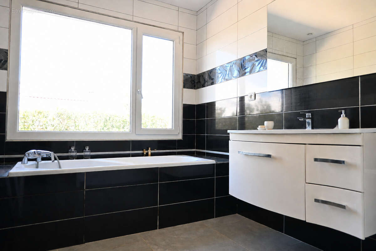 Maison T5 de plain pied - Montlegun - grand garage - photo 8