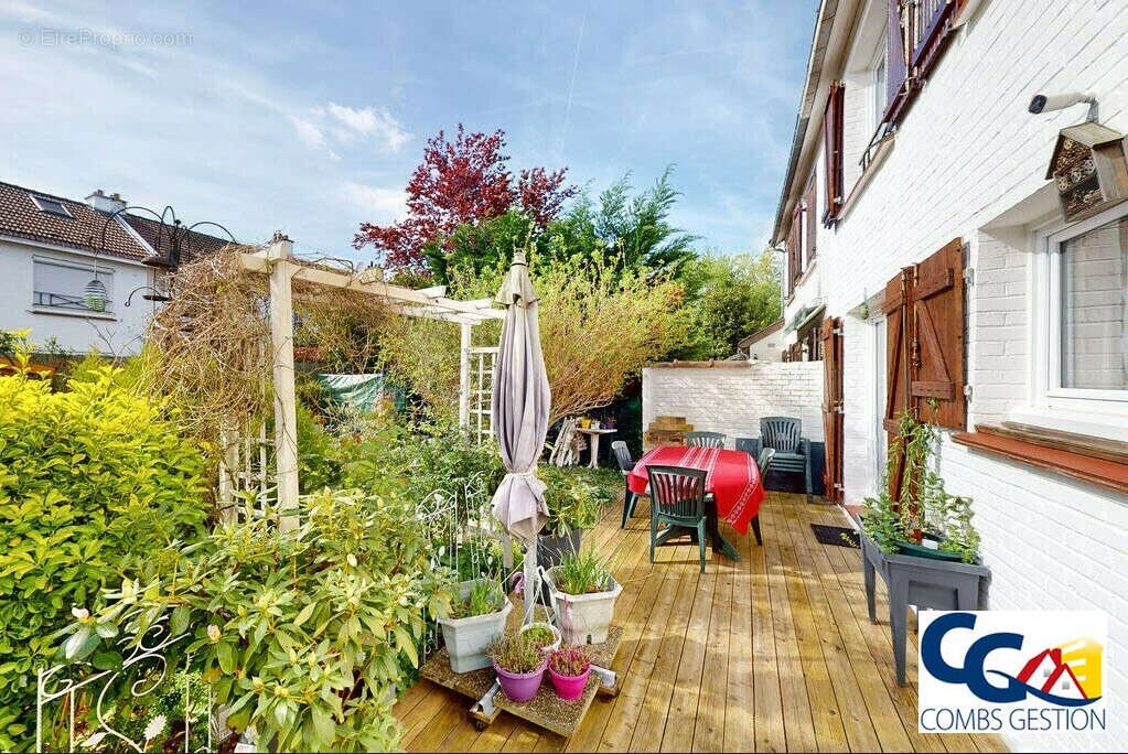 Maison à COMBS-LA-VILLE