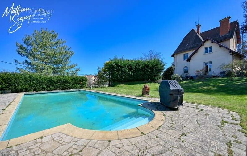Maison à CHAZELLES-SUR-LYON