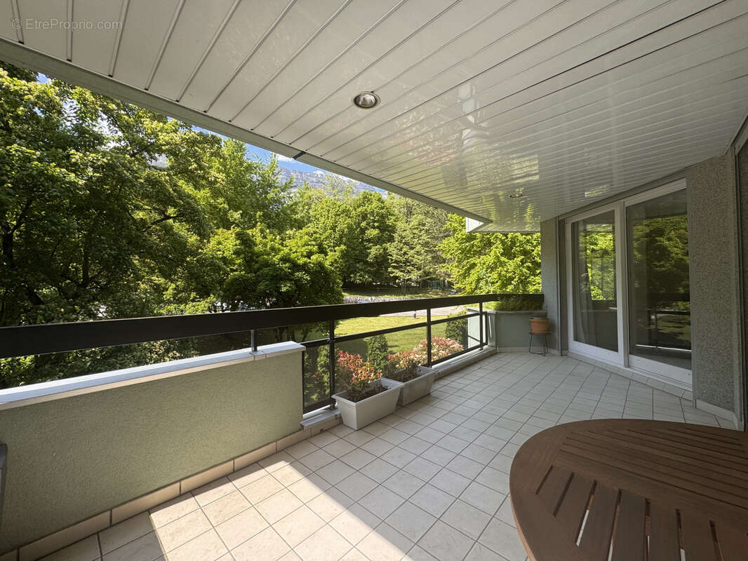 Appartement à MEYLAN