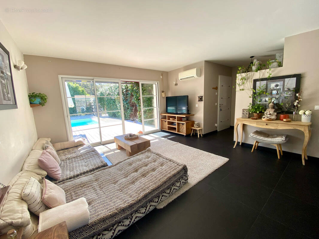 Maison à PUJOLS-SUR-CIRON