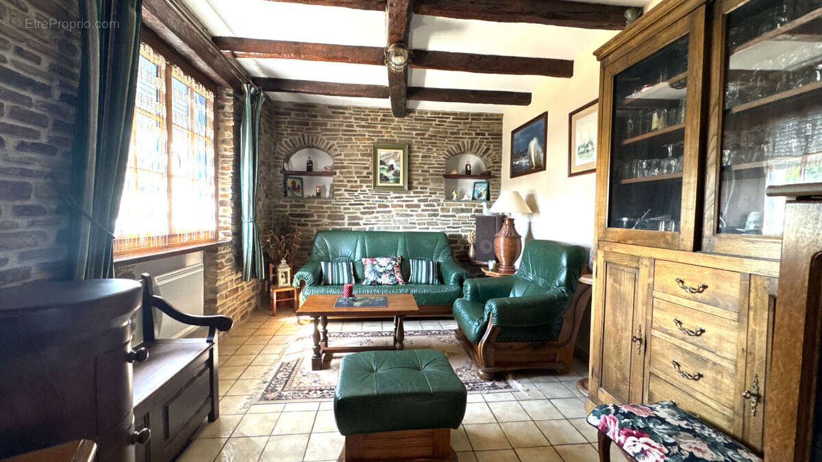 Maison familiale de 247 m² à vendre à Roz-sur-Couesnon - 7 chambres - Terrain de 2 000 m² - Proche bourg et commerces - photo 5
