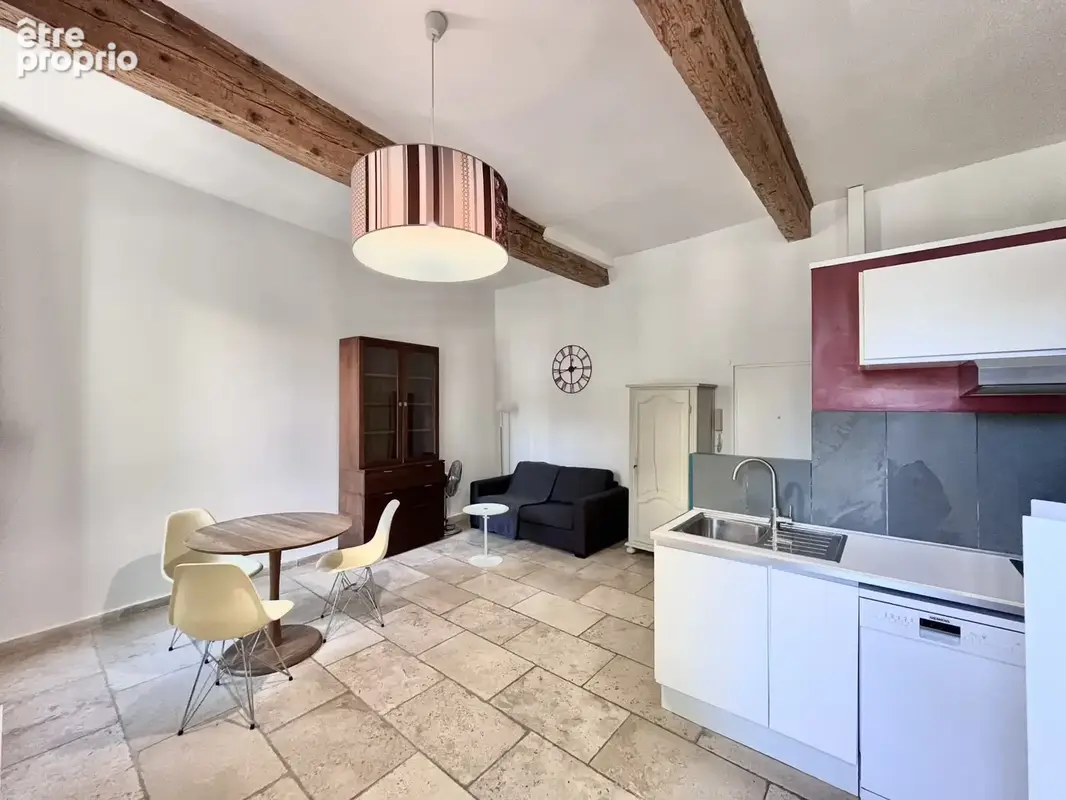 Aix en Provence, centre-ville historique, appartement T2 de 39m2 entièrement rénové. - photo 2