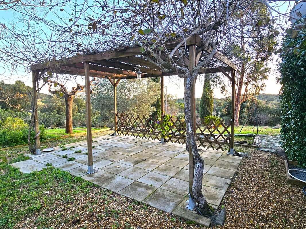 Maison à MONTESQUIEU