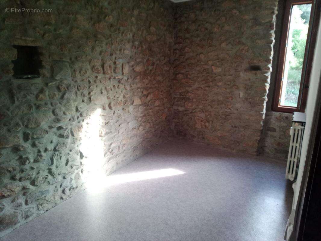 Appartement à ROBIAC-ROCHESSADOULE