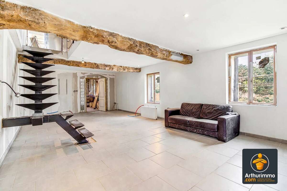 Trèves, secteur Le Burel - Maison authentique en pierre, sur un terrain de 745 m². - photo 4