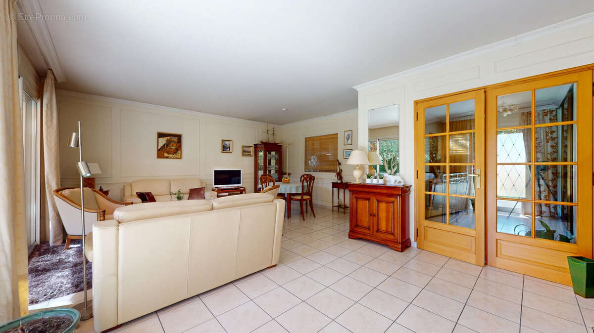 Maison à SAINTE-GENEVIEVE-DES-BOIS